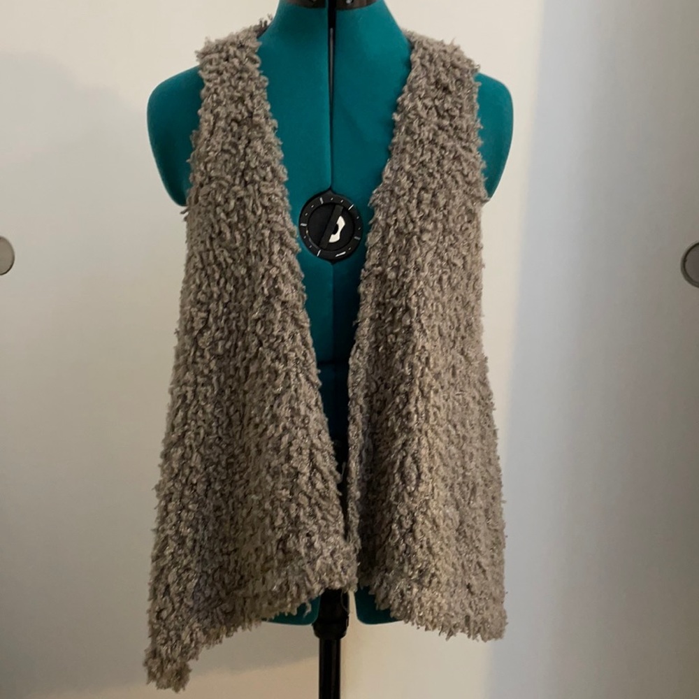 Furry no sleeve cardigan
